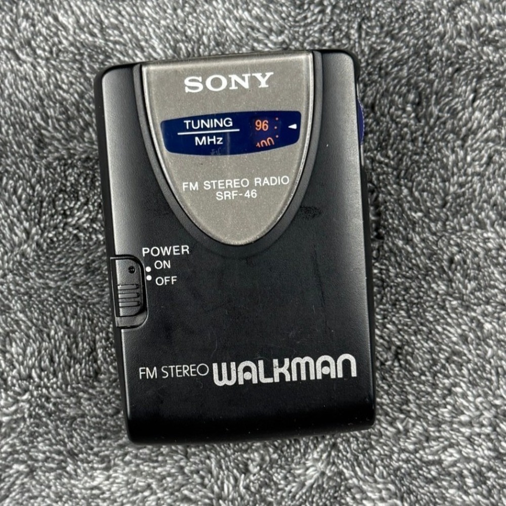 Sony Walkman SRF-46 FM Stereo Radio Portable Vintage Black Pocket Radio 2.0oz‎
